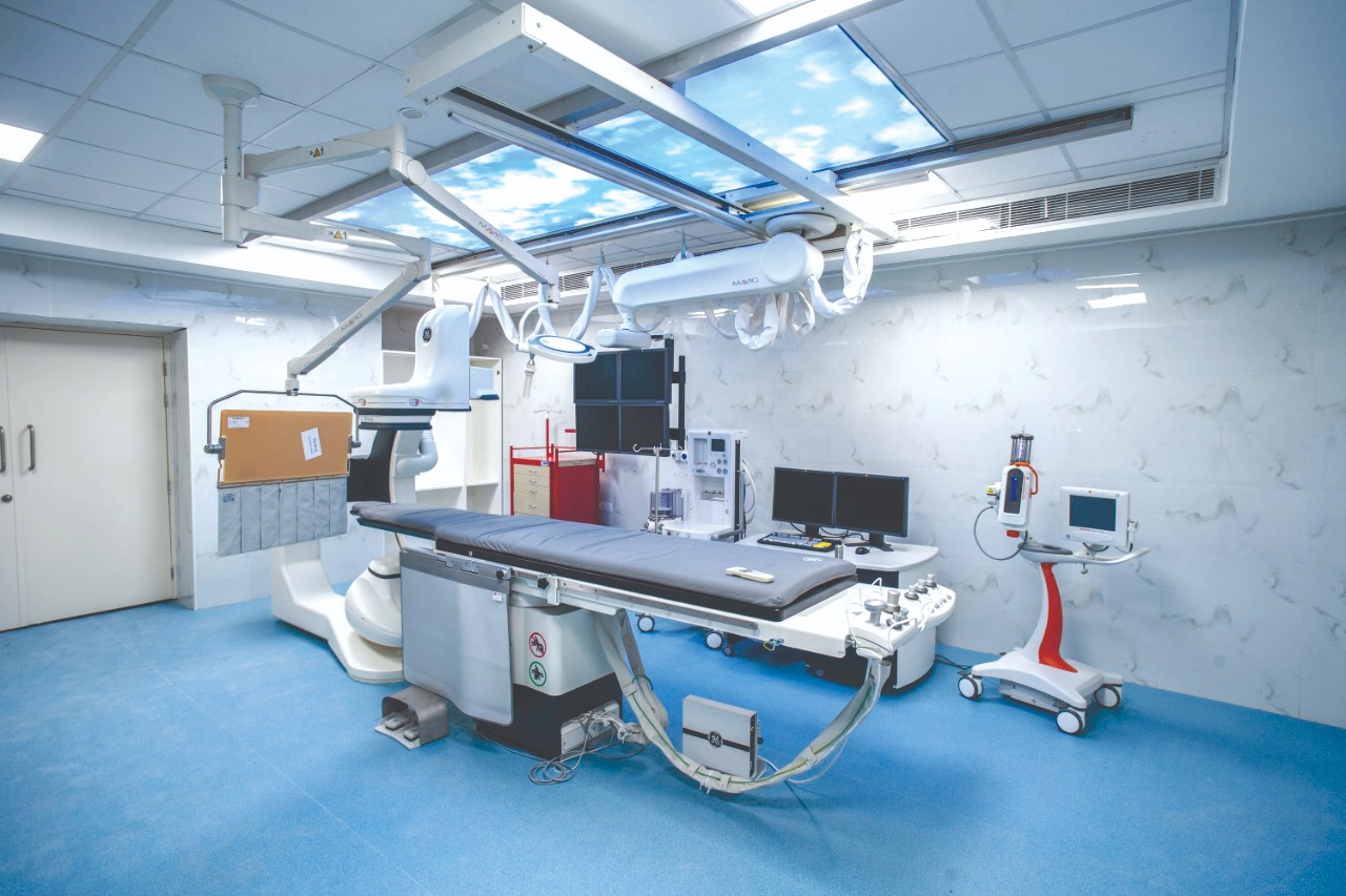An operating theatre with imaging equipment and surgical lighting